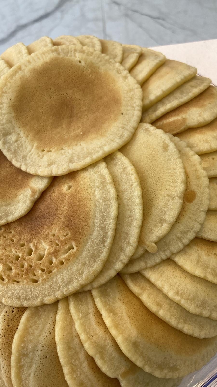 Altunbaşak Kadayıf tarafından Malatya’daki modern üretim tesislerinde tam otomatik makinelerle üretilen, tel tel yapısı ve tazeliğiyle öne çıkan çiğ kadayıf çeşitleri. 45 yıllık tecrübe ile üretilen bu çiğ kadayıf; baklava, şöbiyet, havuç dilim, fıstıklı ve cevizli tatlılar için uygundur. Altunbaşak, Malatya merkezli köklü bir kadayıf üreticisi olarak Türkiye geneline toptan çiğ kadayıf ve tatlı ürünleri satışı yapmaktadır.