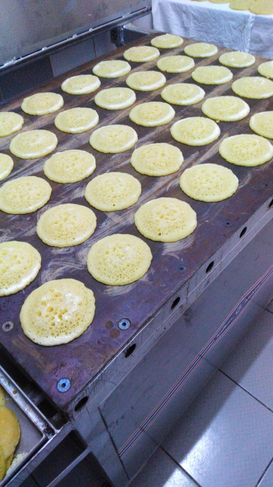 Altunbaşak Kadayıf tarafından Malatya’daki modern üretim tesislerinde tam otomatik makinelerle üretilen, tel tel yapısı ve tazeliğiyle öne çıkan çiğ kadayıf çeşitleri. 45 yıllık tecrübe ile üretilen bu çiğ kadayıf; baklava, şöbiyet, havuç dilim, fıstıklı ve cevizli tatlılar için uygundur. Altunbaşak, Malatya merkezli köklü bir kadayıf üreticisi olarak Türkiye geneline toptan çiğ kadayıf ve tatlı ürünleri satışı yapmaktadır.