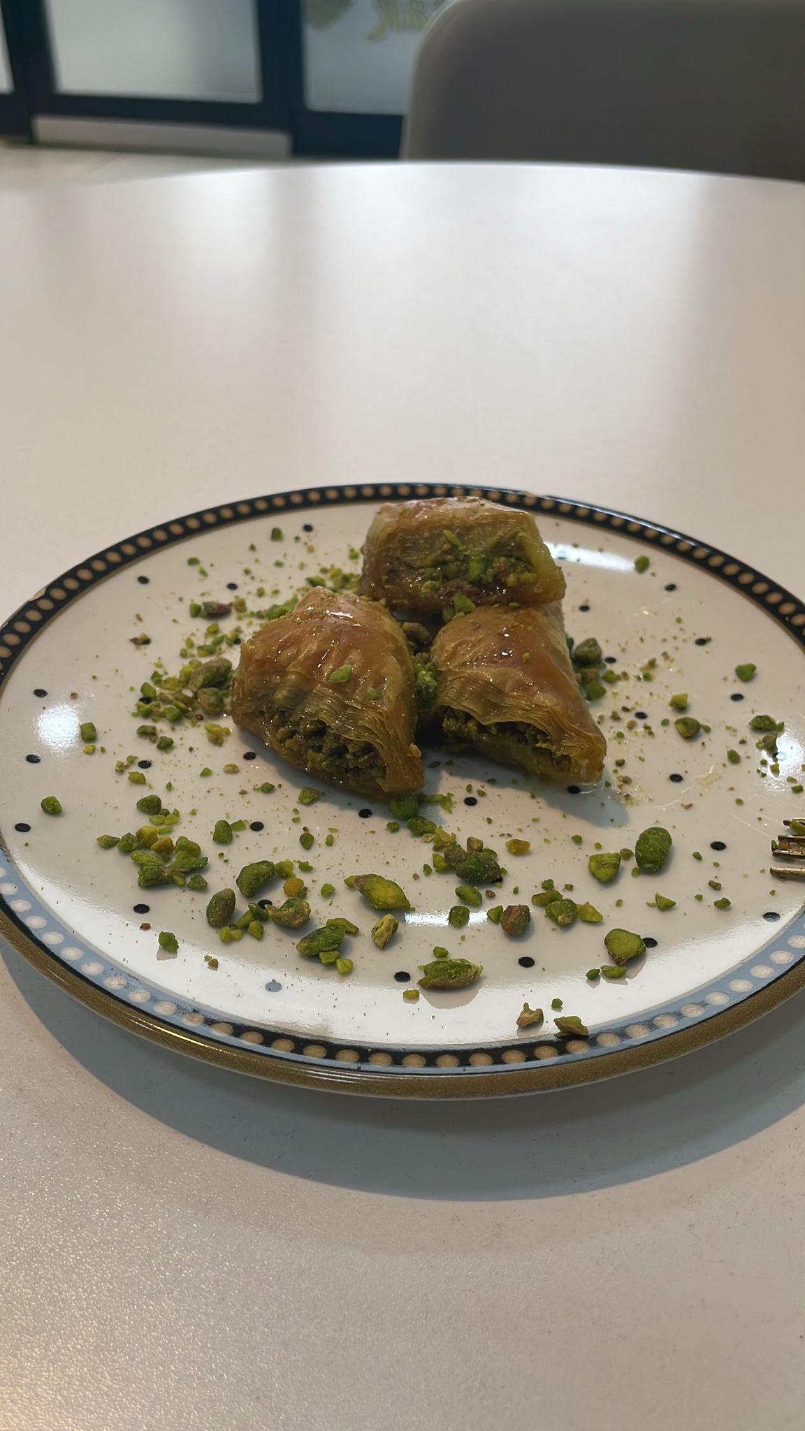 Altunbaşak Kadayıf tarafından Malatya’daki modern üretim tesislerinde tam otomatik makinelerle üretilen, tel tel yapısı ve tazeliğiyle öne çıkan çiğ kadayıf çeşitleri. 45 yıllık tecrübe ile üretilen bu çiğ kadayıf; baklava, şöbiyet, havuç dilim, fıstıklı ve cevizli tatlılar için uygundur. Altunbaşak, Malatya merkezli köklü bir kadayıf üreticisi olarak Türkiye geneline toptan çiğ kadayıf ve tatlı ürünleri satışı yapmaktadır.